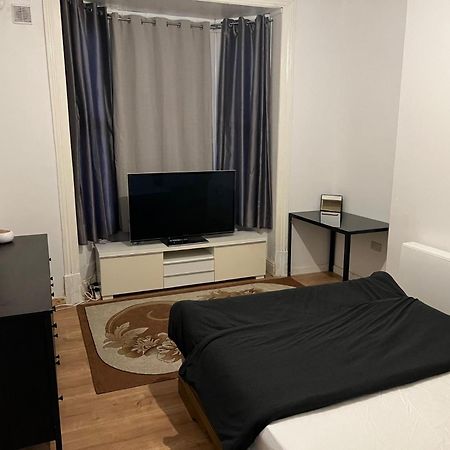 New Flat, Own Bathroom, Sitting Room & Large Bedroom - Walsall Bescot Exteriör bild