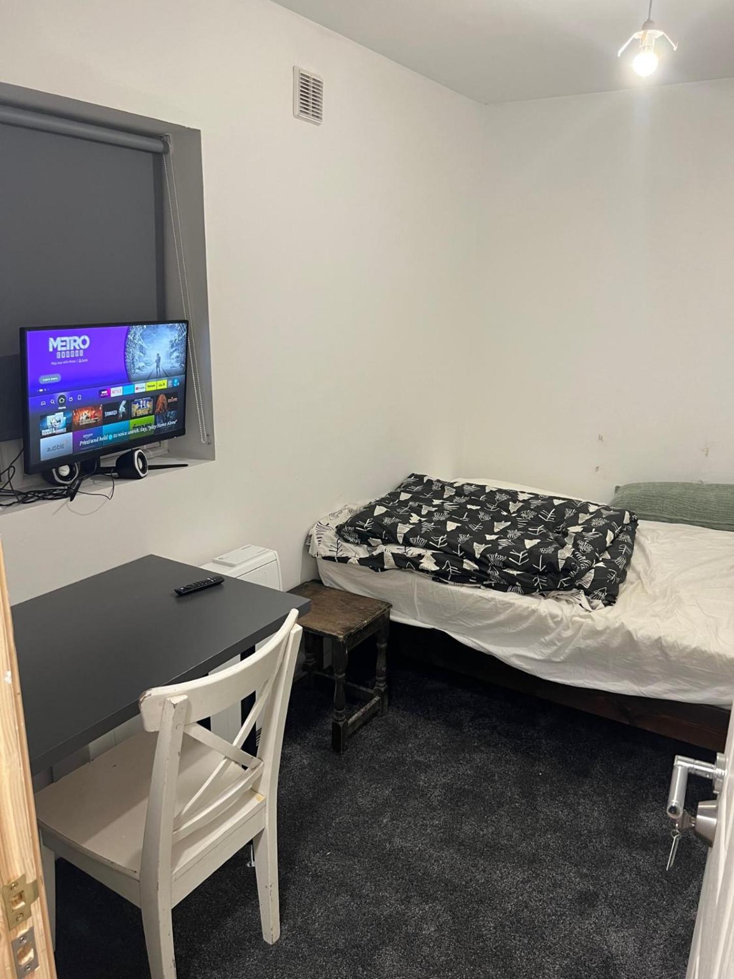 New Flat, Own Bathroom, Sitting Room & Large Bedroom - Walsall Bescot Exteriör bild